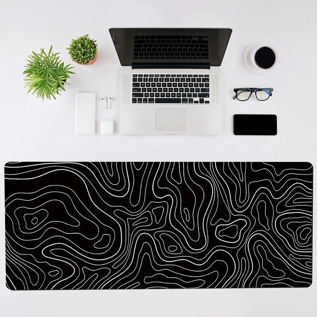 „Gaming Mousepad XXL – Schwarz-Weiß Topographic Design, rutschfest, 31.5 x 11.8 Zoll“